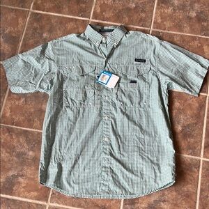 Columbia Green Checkered Short Sleeve Shirt fishing or casual wear. Size S NWT